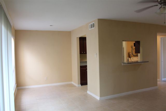 16111 Aspenglenn Drive 609, Houston, TX 77084