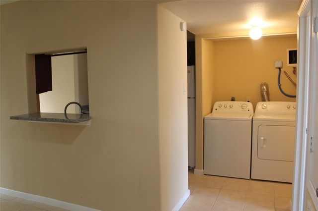 16111 Aspenglenn Drive 609, Houston, TX 77084