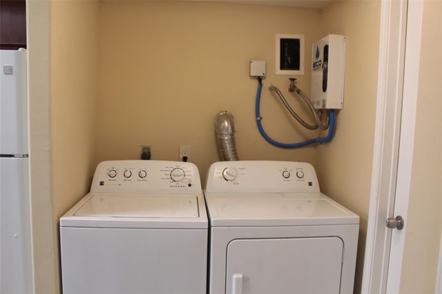 16111 Aspenglenn Drive 609, Houston, TX 77084