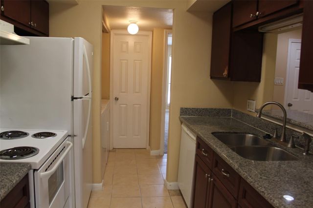 16111 Aspenglenn Drive 609, Houston, TX 77084