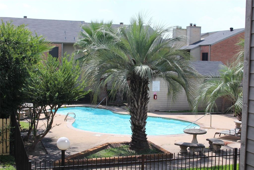 16111 Aspenglenn Drive 609, Houston, TX 77084