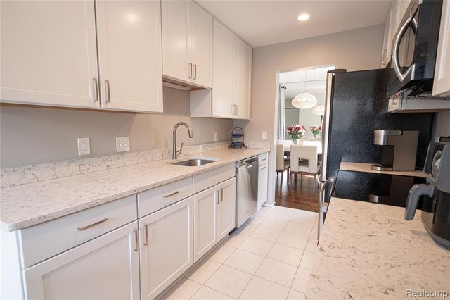2846 Trailwood Drive, Rochester Hills, MI 48309