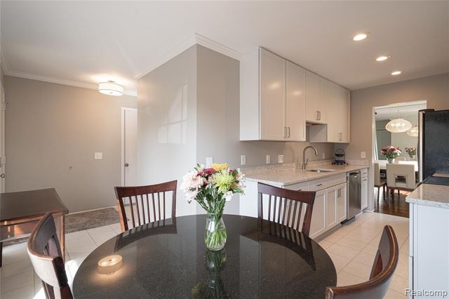 2846 Trailwood Drive, Rochester Hills, MI 48309