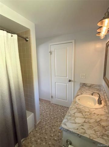 2846 Trailwood Drive, Rochester Hills, MI 48309
