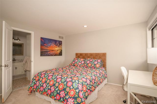 2846 Trailwood Drive, Rochester Hills, MI 48309