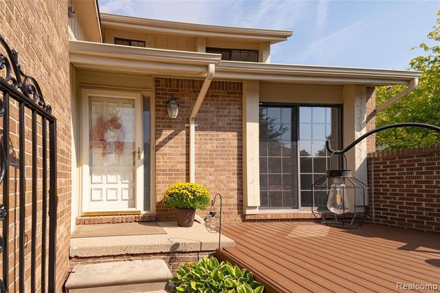 2846 Trailwood Drive, Rochester Hills, MI 48309