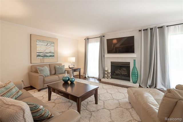 2846 Trailwood Drive, Rochester Hills, MI 48309