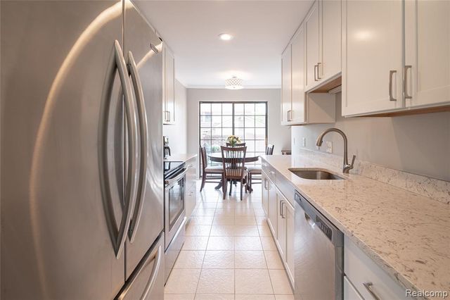 2846 Trailwood Drive, Rochester Hills, MI 48309