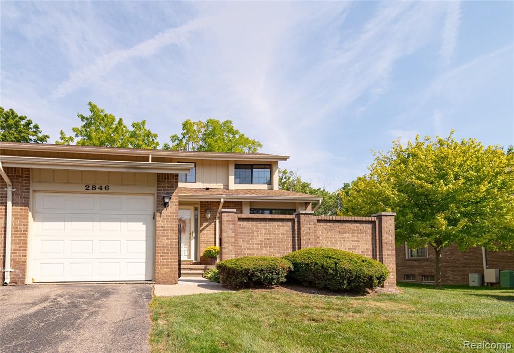 2846 Trailwood Drive, Rochester Hills, MI 48309