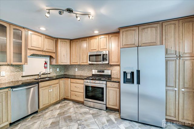3902 Spring Brook Drive, Edison, NJ 08820