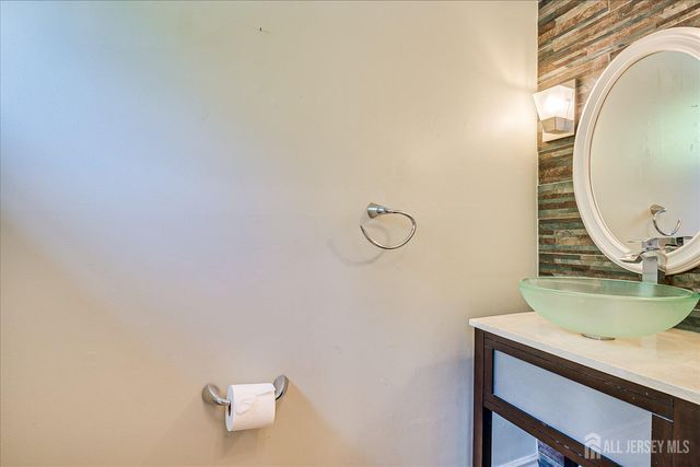 3902 Spring Brook Drive, Edison, NJ 08820