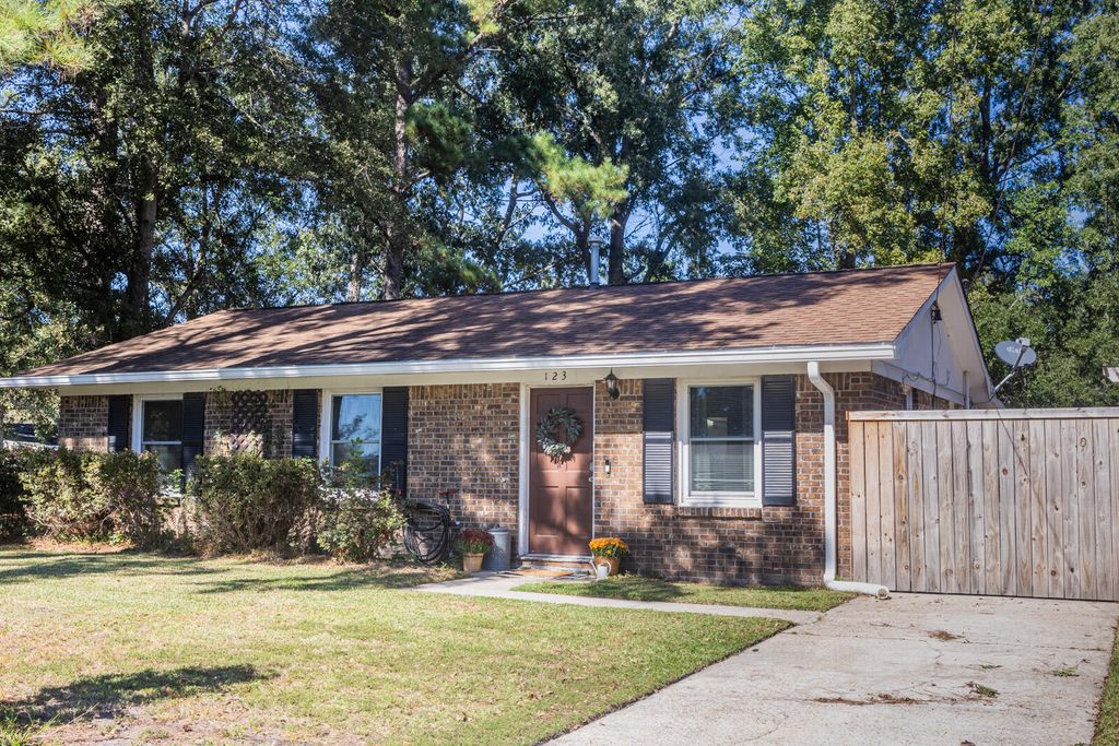 123 Millburn Avenue, Goose Creek, SC 29445