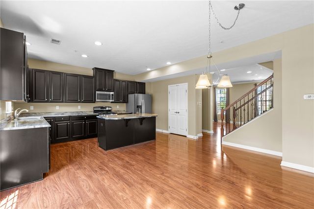 118 Maple Ridge Dr, Cecil, PA 15317