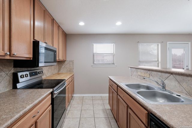 6634 Poseidon Way, Converse, TX 78109