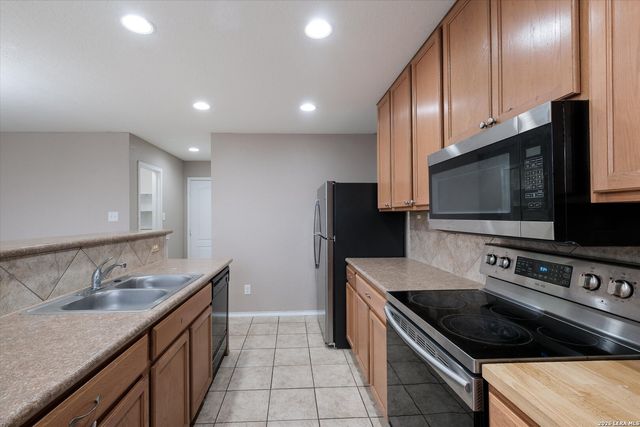 6634 Poseidon Way, Converse, TX 78109