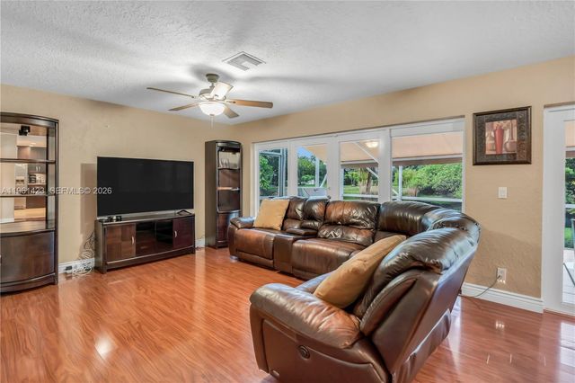 21451 Sawmill Ct, Boca Raton, FL 33498