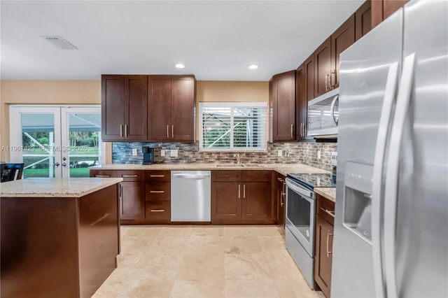 21451 Sawmill Ct, Boca Raton, FL 33498
