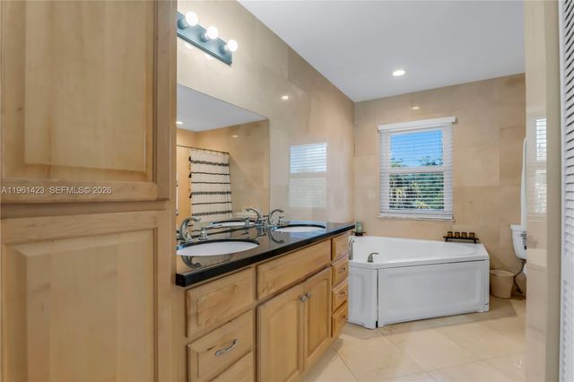 21451 Sawmill Ct, Boca Raton, FL 33498