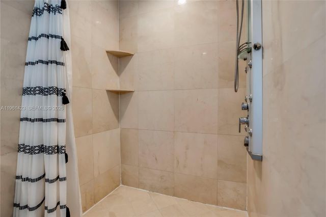 21451 Sawmill Ct, Boca Raton, FL 33498