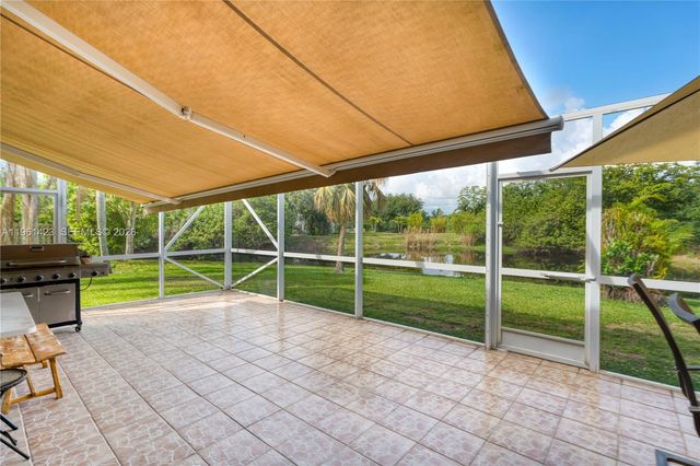 21451 Sawmill Ct, Boca Raton, FL 33498