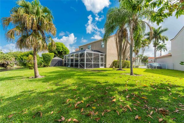 21451 Sawmill Ct, Boca Raton, FL 33498