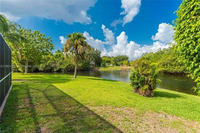 21451 Sawmill Ct, Boca Raton, FL 33498
