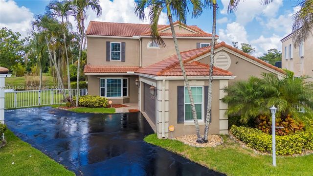 21451 Sawmill Ct, Boca Raton, FL 33498
