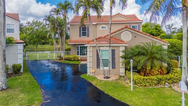 21451 Sawmill Ct, Boca Raton, FL 33498