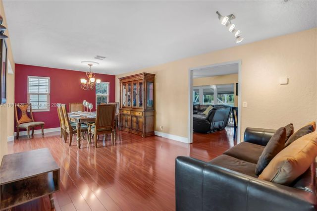 21451 Sawmill Ct, Boca Raton, FL 33498
