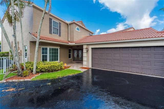 21451 Sawmill Ct, Boca Raton, FL 33498