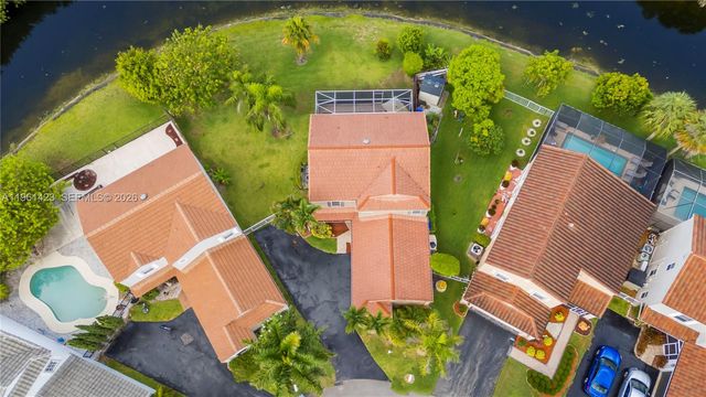 21451 Sawmill Ct, Boca Raton, FL 33498