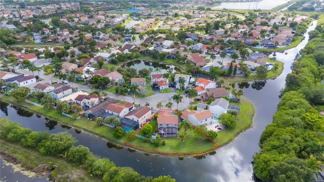 21451 Sawmill Ct, Boca Raton, FL 33498