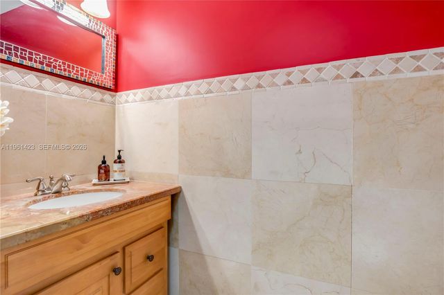 21451 Sawmill Ct, Boca Raton, FL 33498