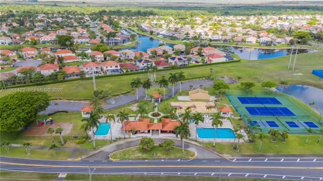 21451 Sawmill Ct, Boca Raton, FL 33498