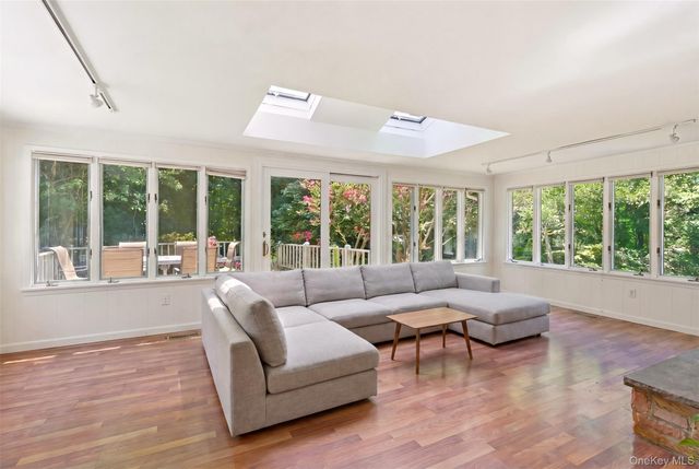 106 Vineyard Road, Huntington, NY 11743