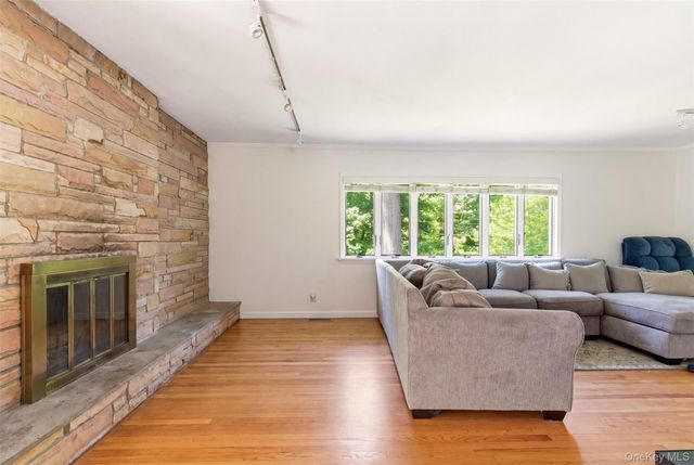 106 Vineyard Road, Huntington, NY 11743
