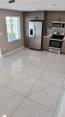 25813 SW 144th Ave, Homestead, FL 33032