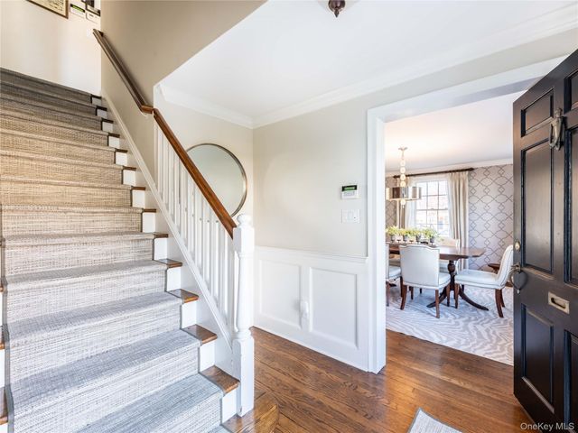 99 Thayer Road, Manhasset, NY 11030
