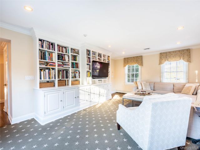 99 Thayer Road, Manhasset, NY 11030