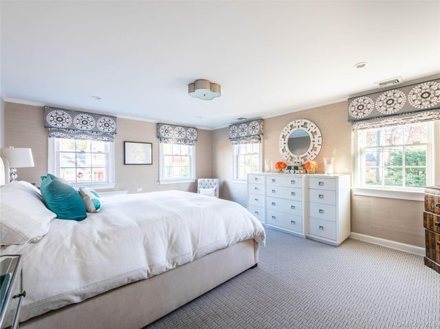 99 Thayer Road, Manhasset, NY 11030