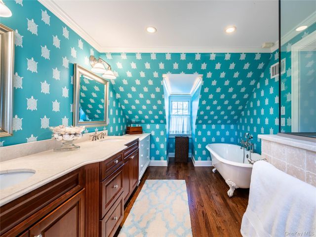 99 Thayer Road, Manhasset, NY 11030