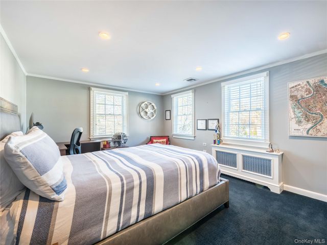 99 Thayer Road, Manhasset, NY 11030
