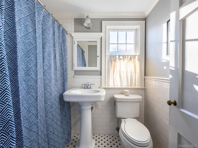 99 Thayer Road, Manhasset, NY 11030