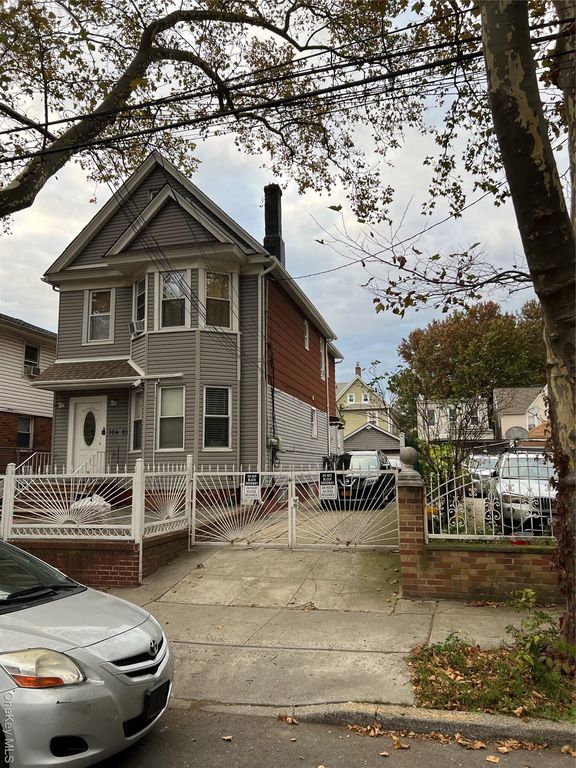 10423 90th Avenue, Richmond Hill, NY 11418