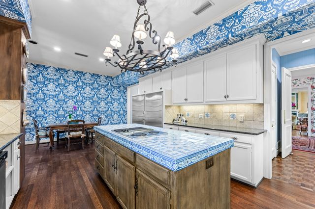 17 Stonecourt Circle, Dallas, TX 75225
