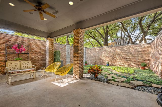 17 Stonecourt Circle, Dallas, TX 75225