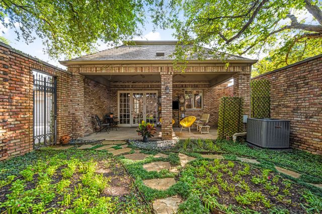 17 Stonecourt Circle, Dallas, TX 75225