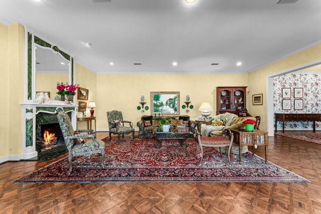 17 Stonecourt Circle, Dallas, TX 75225