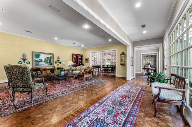 17 Stonecourt Circle, Dallas, TX 75225
