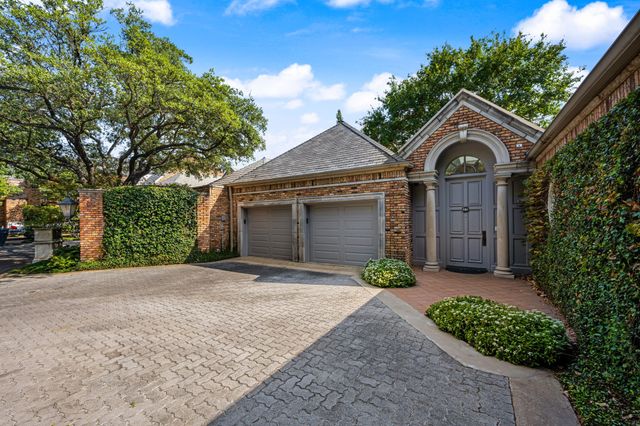 17 Stonecourt Circle, Dallas, TX 75225